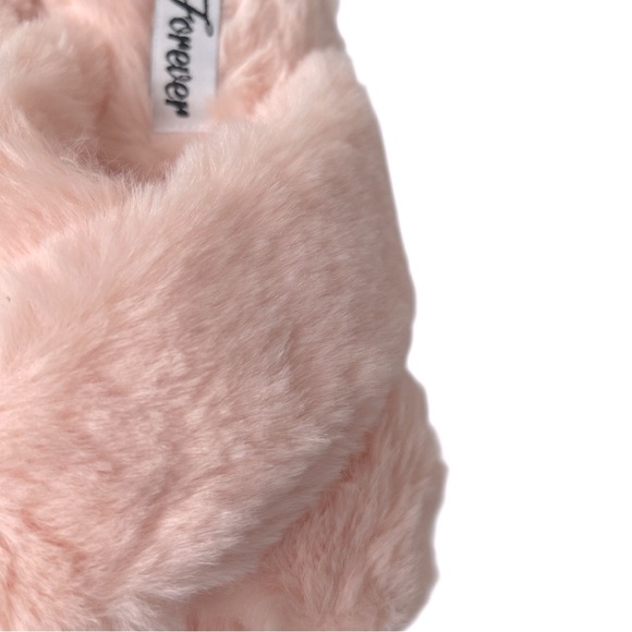 001 Women's Pink Fuzzy Slippers - Picture 2 of 3